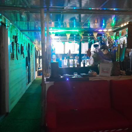 Hostal Cafe Axel Bocas Town Exterior photo