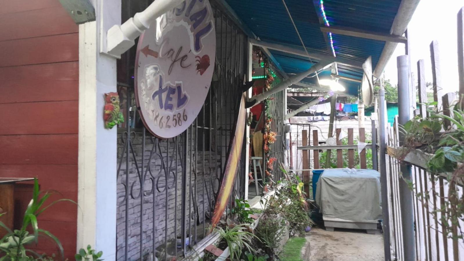 Hostal Cafe Axel Bocas Town Exterior photo